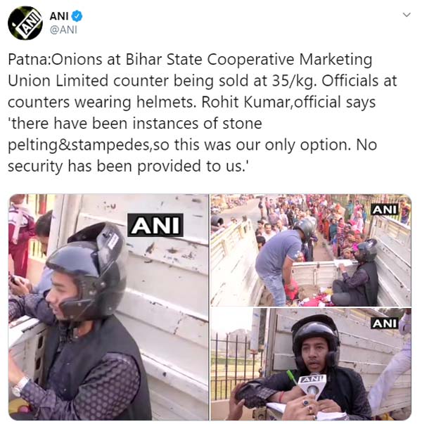 அடக்கடவுளே... ஹெல்மெட் அணிந்து கொண்டு வெங்காயம் விற்பனை செய்த ஊழியர்கள்... ஏன் தெரியுமா?