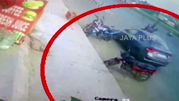 டூவீலர் மீது கார் மோதியதில் தூக்கி வீசப்பட்ட சேல்ஸ்மேன்... அந்தரத்தில் பறந்து சென்ற அதிர்ச்சி வீடியோ