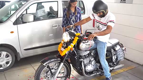 கணவனின் கண்களை துணியால் கட்டிவிட்டு அதிர்ச்சி வைத்தியம் அளித்த மனைவி... எதற்காக இப்படி செய்தார் தெரியுமா..? வீடியோ..!
