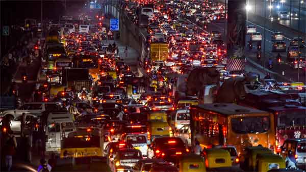 243 மணி நேரம் வேஸ்ட் ஆகுது!! உலகிலேயே டிராபிக் ஜாம் அதிகமாக இருப்பது நம்ம ஊரில்தான்... எது தெரியுமா?
