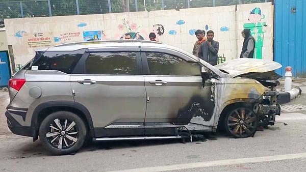 நடு ரோட்டில் தீ பிடித்த புத்தம் புதிய ஹெக்டர் ... வதந்திக்கு முற்று புள்ளி வைத்த எம்ஜி...