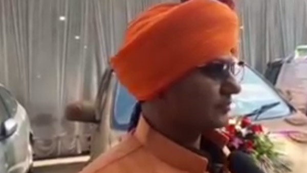 மகள் திருமண காரை மாட்டு சாணத்தால் கோட்டிங் செய்த டாக்டர்... காரணத்தை கேட்டு வாயை பிளந்த உறவினர்கள்