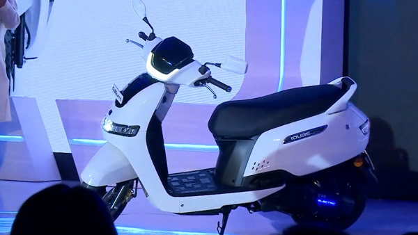 டிவிஎஸ் ஐ-க்யூப் எலெக்ட்ரிக் ஸ்கூட்டர் விற்பனைக்கு அறிமுகம்... பஜாஜ் சேத்தக்கிற்கு கடும் போட்டி!