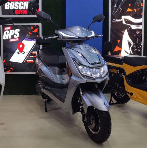 ரெட்ரோ ஸ்டைல் ஸ்கூட்டர் - ஸ்போர்ட்டி லுக் பைக்... மின்சார தரத்தில் அறிமுகம் செய்த ஈவீ இந்தியா...!
