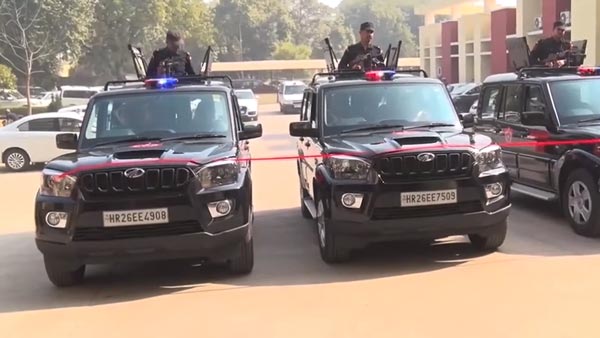 நவீன ரக இயந்திர துப்பாக்கிகளுடன் தயாரான 3 ஸ்கார்பியோ கார்கள்... எதற்காக தெரியுமா...