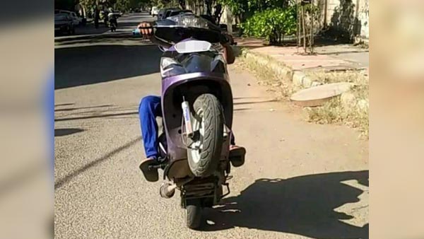 சிறுவனை பைக் ஓட்ட அனுமதித்த தந்தைக்கு ஆர்டிஓ அதிகாரி கொடுத்த 'சூப்பர் பரிசு'... !!