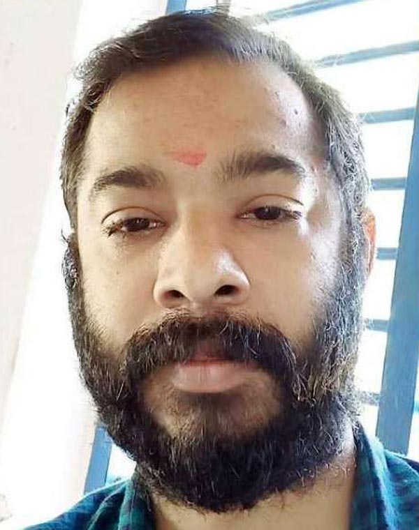 ஹெல்மெட்டில் புகுந்த கொடிய விஷமுள்ள பாம்பு: 11கிமீ தூரம் சுற்றிய வாலிபர்.. அடுத்து நடந்தது என்ன..?