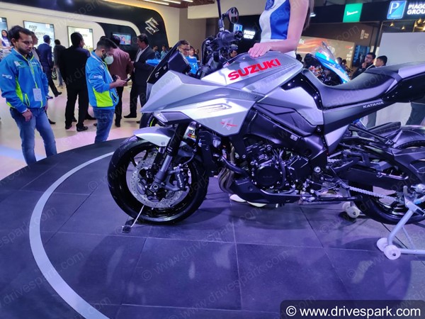 30 வருடத்திற்கு பிறகு புதிய தோற்றத்தில் சுசுகி கதனா பைக்.. ஆட்டோ எக்ஸ்போவில் அறிமுகம்..