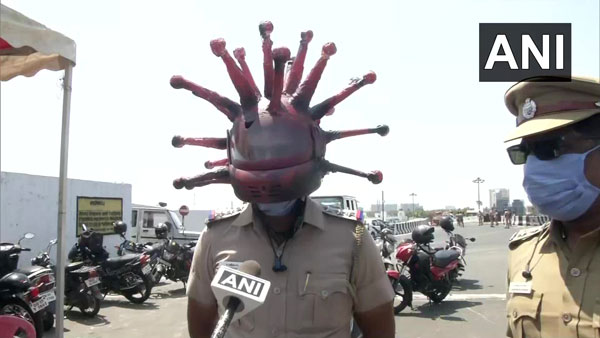 கொரோனா ஹெல்மெட்டிற்கு காரணம் இதுதான்... தமிழ்நாடு போலீஸ் எப்பவுமே வேற லெவல்... தூள் கௌப்புங்க சார்