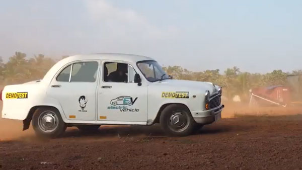 மின்சார காராக மாறிய அம்பாஸிடர்.. ஒரு கிமீ பயணிக்க 1 ரூபாயே போதும்.. பைக்கைவிட குறைவான பயண செலவு..