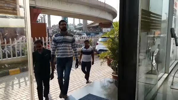 எல்லாரும் காத்து கிடந்த காரின் டெலிவரி தொடங்கியாச்சு... இவ்ளோ வசதி இருந்தா யாருக்குதான் பிடிக்காது