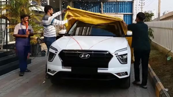 எல்லாரும் காத்து கிடந்த காரின் டெலிவரி தொடங்கியாச்சு... இவ்ளோ வசதி இருந்தா யாருக்குதான் பிடிக்காது