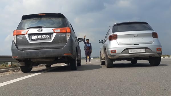 பெரிய எஞ்ஜின் கொண்ட இன்னோவாவுடன் மோதிய மலிவு விலை ஹூண்டாய் வெனியூ... எது மகுடும் சூடியிருக்கும்..?