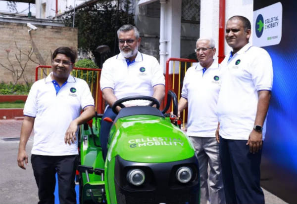 இந்தியாவில் முதல் முறை... விவசாயிகளின் கஷ்டத்தை தீர்க்க வந்த அதிசய டிராக்டர்! விலை எவ்வளவு தெரியுமா?