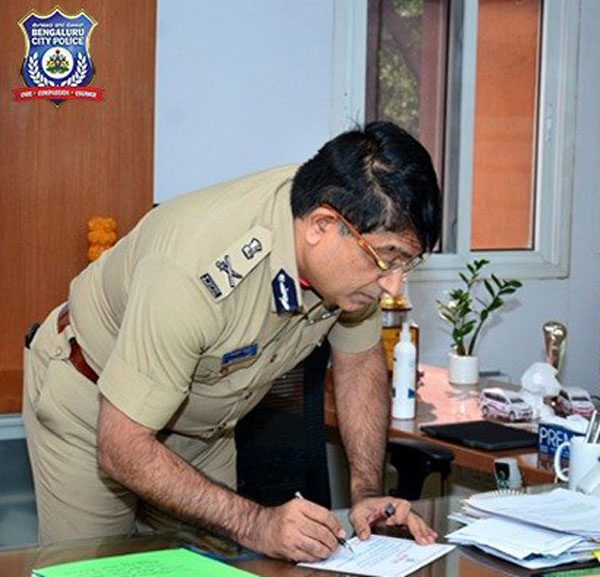 சூப்பர்... ஸ்கூட்டரில் ரிஸ்க் எடுத்து 860 கிமீ பயணம்... நாட்டையே திரும்பி பார்க்க வைத்த கான்ஸ்டபிள்