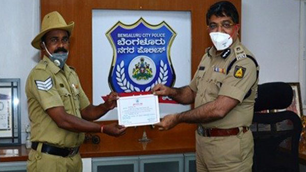 சூப்பர்... ஸ்கூட்டரில் ரிஸ்க் எடுத்து 860 கிமீ பயணம்... நாட்டையே திரும்பி பார்க்க வைத்த கான்ஸ்டபிள்