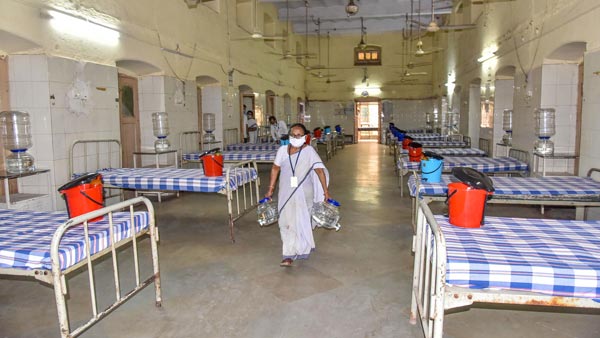 கொரோனா ஊரடங்கால் இப்படி ஒரு முடிவு... கையில் குழந்தையை வைத்து கொண்டு ரிஸ்க் எடுத்த பெற்றோர்...