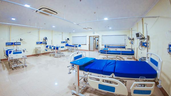 கொரோனா ஊரடங்கால் இப்படி ஒரு முடிவு... கையில் குழந்தையை வைத்து கொண்டு ரிஸ்க் எடுத்த பெற்றோர்...