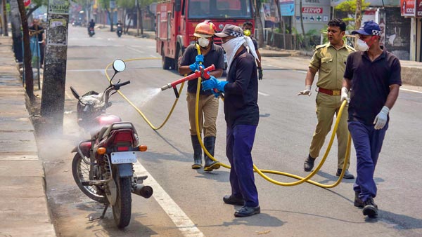 ஊரடங்கிலும் அடங்காத காளையர்கள்.. ஒரே விதிமீறலில் ஈடுபட்ட 4.5 லட்சம் பேர்.. அப்படி என்னவா விதிமீறலா இருக்கும்?