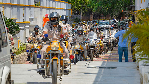 சைரன் ஒலி காது கிழிக்க நன்றி தெரிவித்த போலீஸ்.. அமெரிக்காவை அடுத்து இந்தியாவில் நிகழ்ந்த விநோதம்!
