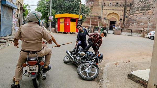 விபத்தை செய்துவிட்டு வேறொருவரை கோர்த்துவிட்ட பிரபல நடிகை... ஊரடங்கு உத்தரவை மீறி சுற்றி திரிந்தபோது விபரீதம்!