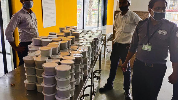 கொரோனா மட்டுமில்ல பசியாலும் மக்கள் தவிக்க கூடாது.. ஏழைகளுக்கு உதவ முன்வரும் இரு பெரிய நிறுவனங்கள்...