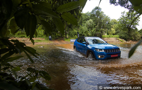2021 காம்பஸ் ஃபேஸ்லிஃப்ட் காரில் அப்டேட்டான டெக்னாலஜிகளை வாரி வழங்கும் ஜீப்...