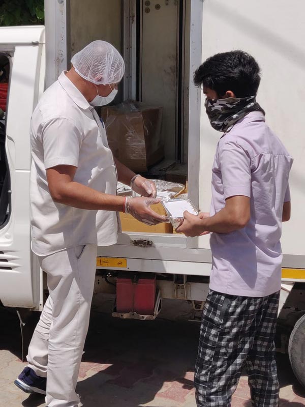 உணவு மட்டுமல்ல... இக்கட்டத்தில் தவித்த கிராம மக்களுக்கு ஓடி வந்து உதவும் மாருதி... ரொம்ப நல்ல மனசு
