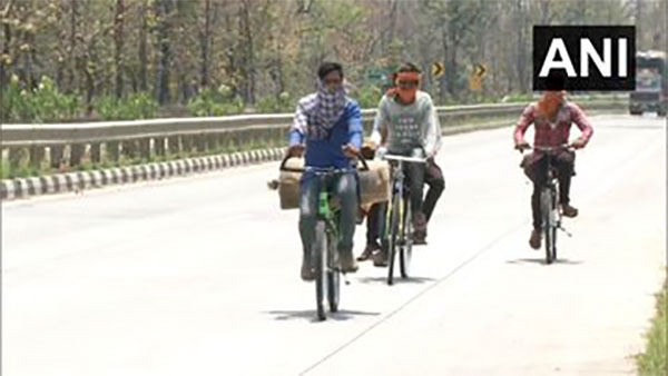கொரோனா ஊரடங்கால் இப்படி ஒரு முடிவு... கையில் குழந்தையை வைத்து கொண்டு ரிஸ்க் எடுத்த பெற்றோர்...