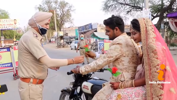 புதுமணம் முடித்த கையோடு பைக்கில் புறப்பட்ட இளம் ஜோடி.. நடு வழியில் காத்திருந்து ஷாக் கொடுத்த பஞ்சாப் போலீஸ்..