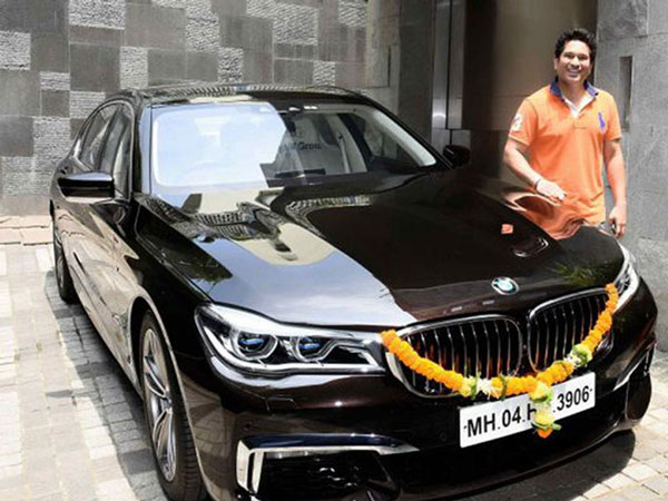 சச்சின் எடுத்த சபதம்... சொகுசு கார்கள் இருந்தாலும் மாருதி 800 காரை இன்னமும் ஓட்டுவது ஏன் தெரியுமா?