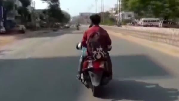 சும்மாவா சொன்னாங்க தாயை சிறந்ததொரு கோவில் இல்லைனு! மகனுக்காக தனியொரு ஆளாக 1,400 கிமீ பயணித்த பெண்..
