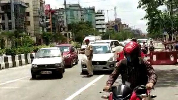 ஊரடங்கு உத்தரவு விலக்கிக் கொள்ளப்பட்டதா..? வாகன நெரிசலில் நிலை தடுமாறிய தலைநகர்...