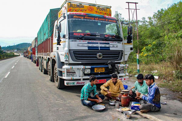 இந்த சமயத்துல இதுதான்யா வேணும்... லாரி ஓட்டுனர்களுக்கு மகிழ்ச்சியை தரும் உருப்படியான செய்தி!