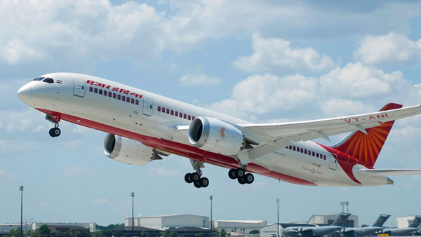 கொரோனாவோடு சேர்ந்து கூத்தடிக்கும் வெட்டுக்கிளிகள்... விமானங்களுக்கு காத்திருக்கும் பேராபத்து!