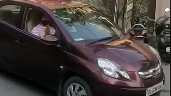 வாழ்க்கையை புரட்டி போட்ட கொரோனா... உலகில் இதுவரை யாரும் பார்த்திராத முறையில் நடந்த இரங்கல் கூட்டம்