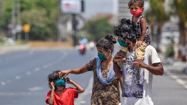 வீடாக மாறிய நானோ கார்... ஒன்றல்ல, இரண்டல்ல 47 நாட்களாக வசித்து வரும் இளைஞர்... ஏன் தெரியுமா?
