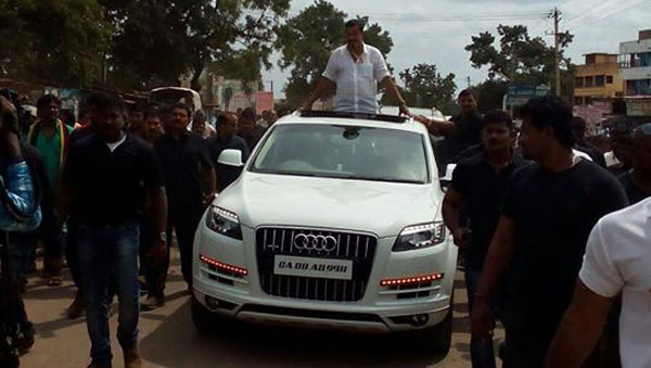 இது நிச்சயம் உங்களுக்கு பிரம்மிப்பை ஏற்படுத்தலாம்... இருட்டுலக தலைவனிடம் இத்தனை ஆடம்பர கார்களா?