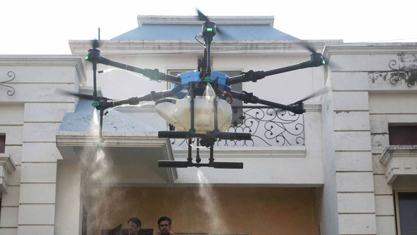 இருக்கும் இடத்தை தேடி வந்து உதவும் ட்ரோன்... நிவாரண பொருட்களை விநியோகிக்க புதுமையான முயற்சி!