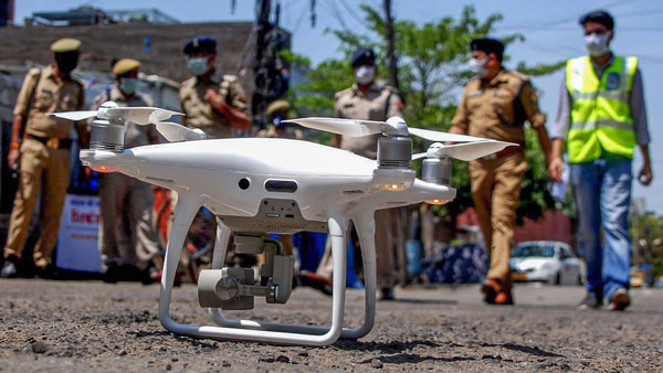 இருக்கும் இடத்தை தேடி வந்து உதவும் ட்ரோன்... நிவாரண பொருட்களை விநியோகிக்க புதுமையான முயற்சி!