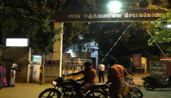 மகன் கீழே விழுந்தது கூட தெரியாமல் பைக் பயணம்... தந்தையை கழுவி ஊற்றும் தமிழக மக்கள்... ஏன் தெரியுமா?
