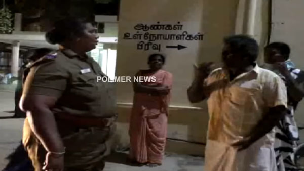மகன் கீழே விழுந்தது கூட தெரியாமல் பைக் பயணம்... தந்தையை கழுவி ஊற்றும் தமிழக மக்கள்... ஏன் தெரியுமா?