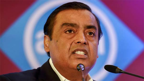 முகேஷ் அம்பானியின் வீட்டில் இருந்து அரிதாக வெளியே வரும் 2 அதிசய கார்கள்... தலை சுற்ற வைக்கும் விலை