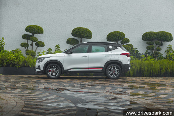 அட்ராசக்கை... கியா செல்டோஸ் கார் வேரியண்ட்டுகளில் அதிகரிக்கப்படும் வசதிகள்!