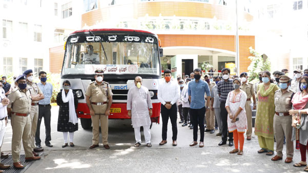 இந்த பேருந்தின் கண்களில் இருந்து ஒரு கொரோனா நோயாளியும் தப்பிக்க முடியாது... அதிரடி காட்டும் எடியூரப்பா!