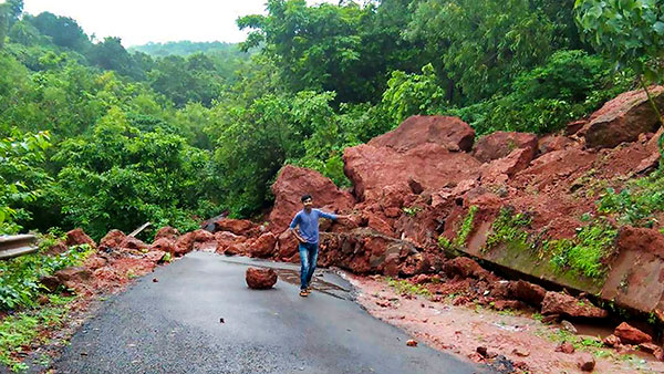 நம்பவே முடியல... சிசிடிவி கேமராவில் சிக்கிய அதிசய சம்பவம்... என்னனு தெரிஞ்சா அசந்து போய்ருவீங்க...