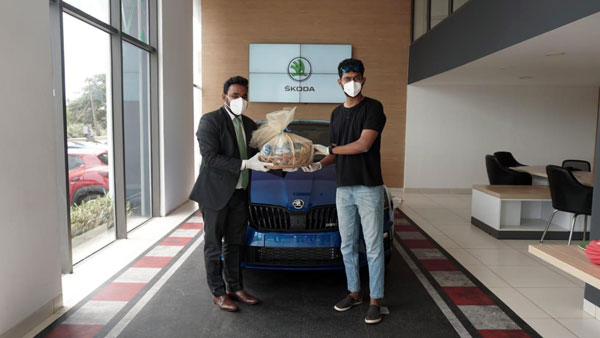 ஸ்கோடா ஆக்டேவியா ஆர்எஸ்245 மாடலின் டெலிவிரி பணிகளில் மும்முரம்... முதல் கார் டெலிவிரியானது...!