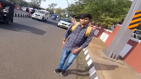 பைக் டாக்சியை புக் செய்த இளைஞருக்கு காத்திருந்த இன்ப அதிர்ச்சி... என்ன தெரிஞ்சா நீங்களும் அசந்திருவீங்க!