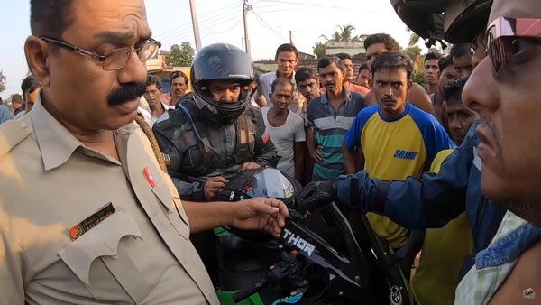 காஸ்ட்லி பைக்கில் ஜாலி ரைடு... ஆட்டை அடித்து தூக்கிய இளைஞர்! கிராம மக்கள் என்ன செய்தார்கள் தெரியுமா?