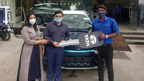 இந்தியாவின் மலிவான எலக்ட்ரிக் கார்... டாடா நெக்ஸான் இவி மாடலின் டெலிவிரிகள் ஆரம்பம்...